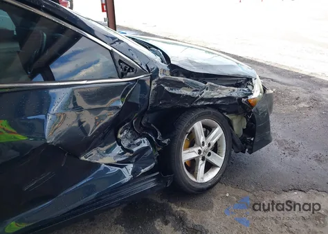 2013 Toyota Camry Se z USA, uszkodzony, nr VIN 4T1BF1FK8DU228067